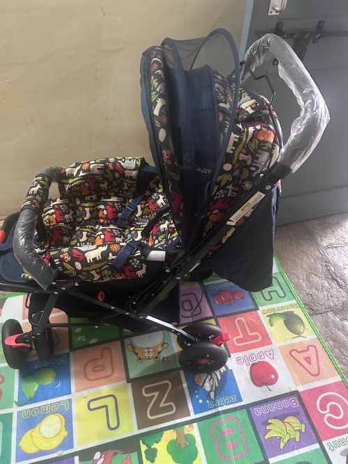 Second Hand Star and Daisy Stroller / Pr...