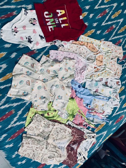 Second Hand Firstcry Baby clothes for sa...